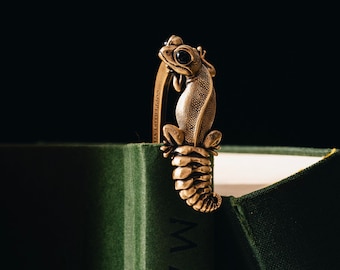 Knob Tail Gecko Bookmark In Brass With Gemstone Eyes.Gecko Lover Gift.Hair Sticks Metal.Gift for him/ her. Coppertist.wu.