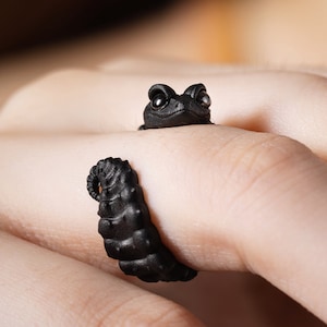 Knob Tail Gecko Ring In Black With Gemstone Eyes. Gecko Lover Gift. Gift for Reptile Lover. Birthday Gifts.Coppertist.wu.