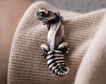 Knob Tail Gecko Brooch In Silver With Gemstone Eyes. Gecko Lover Gift. Gift for Reptile Lover. Birthday Gifts.Coppertist.wu