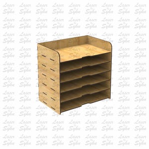 Op de afbeelding: Een houten ordner met vijf planken. De ordner is gemaakt van lichtbruin hout en heeft een afgeronde bovenkant.