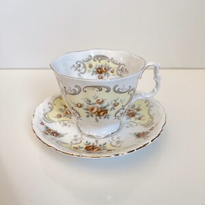 Vintage Royal Albert Fine Bone China Tea Cup Saucer September Song, England 1970s