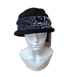 Cloche Hat Canada - Etsy display picture 1
