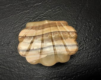 Vintage Snuisterijdoosje met onyx schelp: albasten sieraden aandenken, souvenir uit de jaren 60