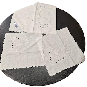 Vintage 1980s Greek Cutwork Table Runner Set – Floral Cotton, Hand Cut, NOS