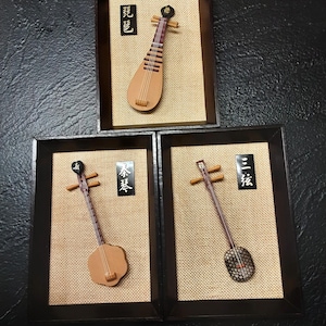 Vintage miniatyr kinesiska musikinstrument skugglåda set – Handgjord dekoration