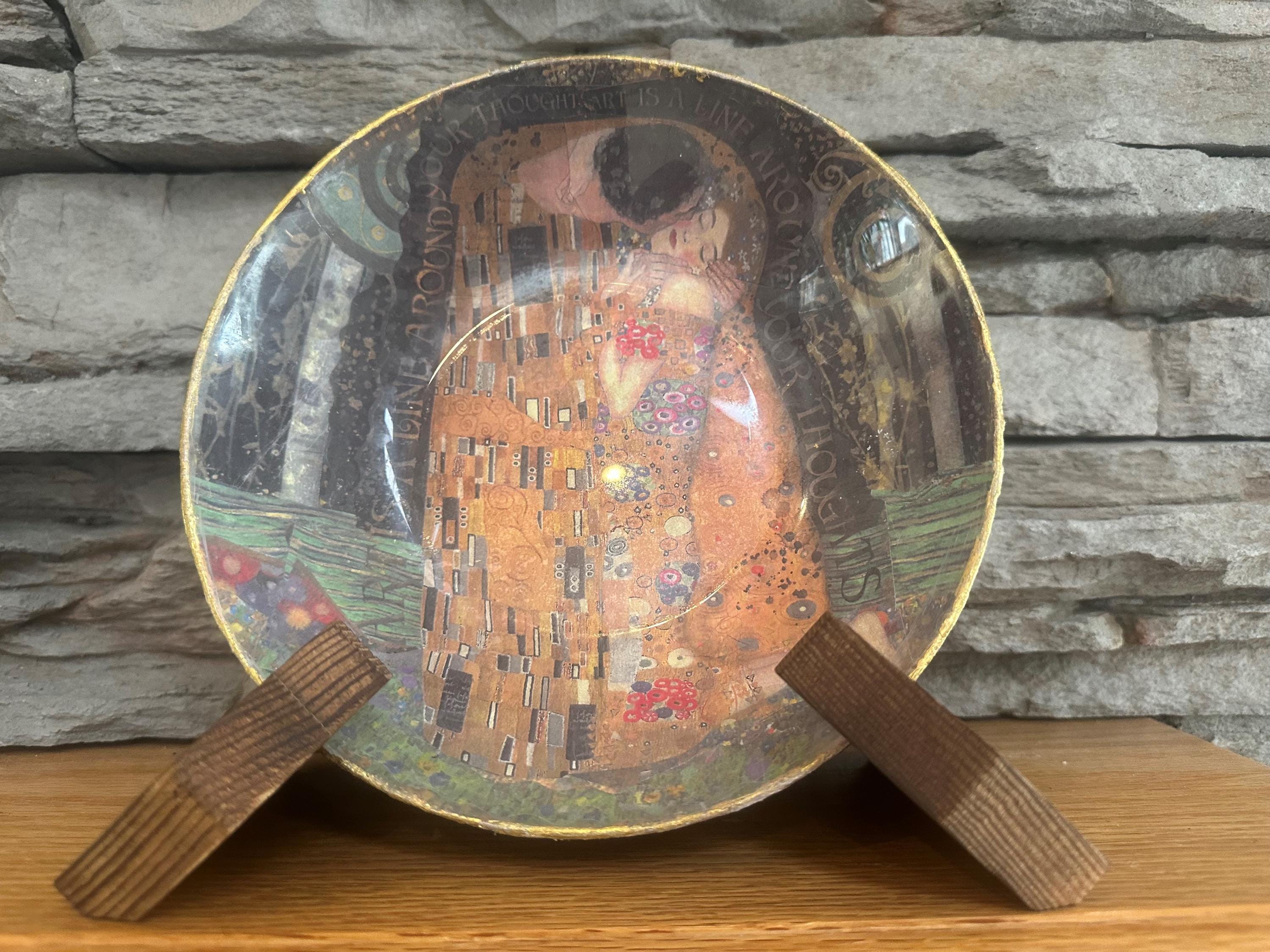 Omgekeerde decoupagekom van 8 inch met op de klimt geïnspireerde kus. Unieke, handgemaakte, decoratieve potichomania-kunst.