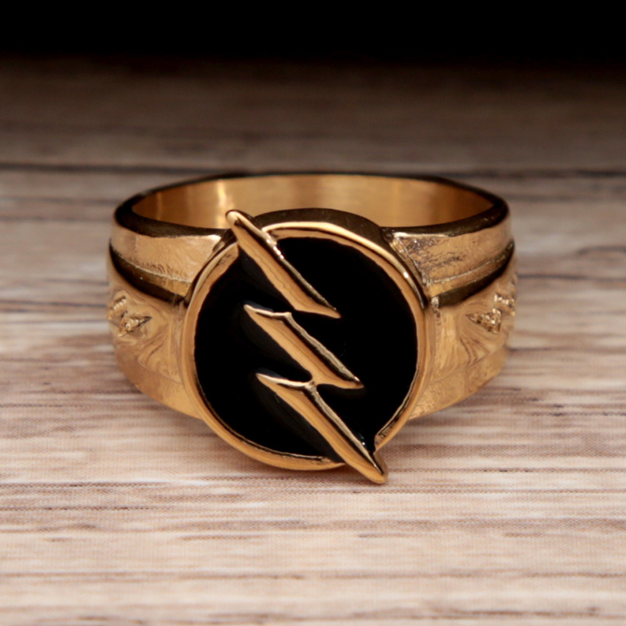 The Flash - Signet Ring Prop Replica – Factory Entertainment, Inc.