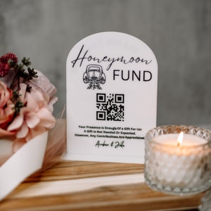 Znak akrylowy Honeymoon Fund|Znak Honeymoon Fund| Znak Honeymoon Fund na ślub| Znak z kodem QR Honeymoon Fund