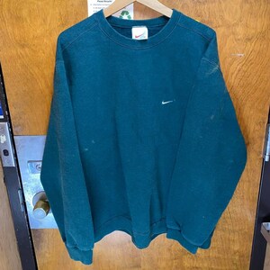 vintage forest green nike crewneck sweatshirt 90's fashion