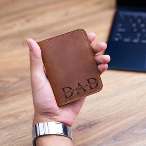 Cartera unisex con tarjetero vertical ultradelgada personalizable. Cuero de grano completo 100 %. Cartera minimalista de cuero con bolsillo frontal fino para hombre y mujer