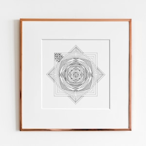 Puede incluir: Un diseño de mandala geométrico en blanco y negro en un marco cuadrado con un marco de color cobre.