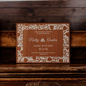 Faire-part floral en bois sculpté, faire-part de mariage chic en noyer, faire-part de fiançailles en bois, faire-part de mariage champêtre, mariage à destination