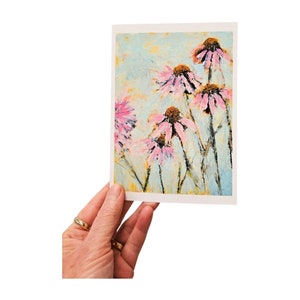 Flores de cone, equinácea, flores de jardim rosa em um cartão de felicitações em branco para todas as ocasiões