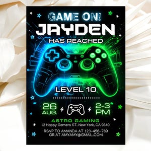 Inbjudan till videospelsfest, födelsedagsinbjudan till Green Gamer, Level Up-födelsedagsinbjudan, Gamer Boy-mall, tryckt eller digitalt