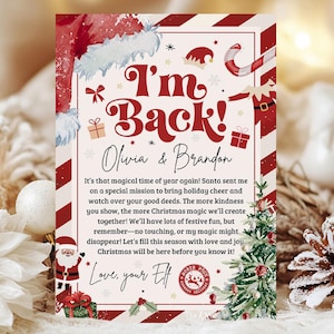 Puede incluir: Una tarjeta navide&ntilde;a festiva con un borde a rayas rojas y blancas. El texto "I'm Back!" se muestra de forma destacada, junto con los nombres "Olivia & Brandon". La tarjeta incluye un mensaje de un elfo, ilustraciones de gorros de Pap&aacute; Noel y un &aacute;rbol de Navidad.