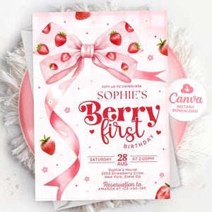 Puede incluir: Una invitación de cumpleaños rosa y roja con un lazo rosa y fresas. El texto dice "Únete a nosotros para celebrar el primer cumpleaños de Sophie. Sábado, 28 de agosto a las 2:00 PM. Casa de Sophie, 2903 Strawberry Drive, Nueva York, State Zip. Reserva con Amanda al 123-456-789."