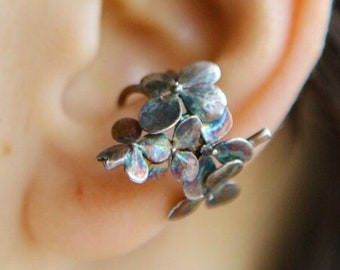 Cute Floral Cuff in silver with small Hydrangea flowers, Floral Ear cuff, blue flower cuff