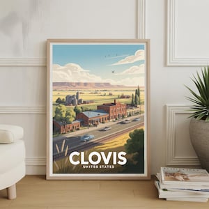 Puede incluir: Lámina artística enmarcada que presenta un paisaje estilizado de Clovis, Estados Unidos. La obra de arte representa una ciudad con edificios, carreteras y campos bajo un cielo azul con nubes. La palabra "CLOVIS" se muestra de forma destacada.