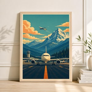 Könnte beinhalten: Ein gerahmter Kunstdruck eines Flugzeugs auf einer Start- und Landebahn, mit einem zweiten Flugzeug am Himmel. Das Kunstwerk zeigt eine Bergkette im Hintergrund, mit blauem Himmel und orangefarbenen Wolken. Der Stil erinnert an Vintage-Reiseposter.