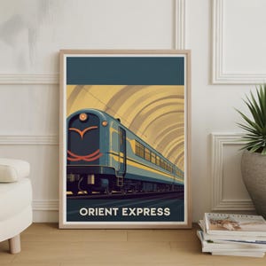 Può includere: Una stampa artistica incorniciata con un'illustrazione in stile vintage del treno Orient Express. Il treno è blu e giallo, che viaggia attraverso un tunnel con un design ad arco giallo e marrone. Le parole "ORIENT EXPRESS" sono in basso.