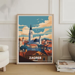 Peut inclure: Une affiche encadrée représentant une illustration stylisée de Zagreb, Croatie. L'œuvre représente un paysage urbain avec des bâtiments, une église et un ciel bleu avec des nuages. L'impression comprend le texte "ZAGREB CROATIA" en bas.