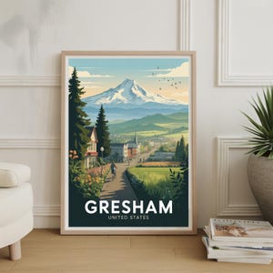 Può includere: Stampa artistica incorniciata raffigurante Gresham, Oregon, con una montagna sullo sfondo. L'opera mostra una strada con un ciclista, case e vegetazione lussureggiante. Il testo "Gresham United States" è in basso.