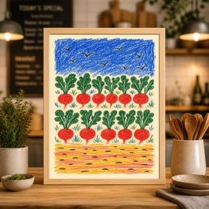 Puede incluir: Una impresión artística enmarcada con un dibujo a lápiz de color de rábanos rojos con hojas verdes, sobre un cielo azul con pájaros y un campo amarillo y naranja. La obra de arte está en un marco de madera clara.