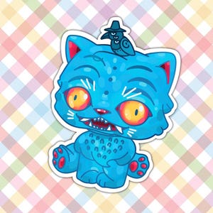Peut inclure: Un autocollant de chat de dessin animé bleu avec des yeux jaunes, des accents rouges et un petit oiseau portant un chapeau. Le chat a un sourire édenté et une poitrine tachetée. L'autocollant est sur un fond à carreaux coloré.