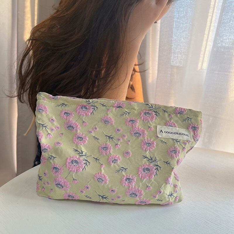 Wholesale Canvas Cosmetic Bag Travel Makeup Bag Large Capacity Print Cotton  and Linen Cosmetic Pouch From m.