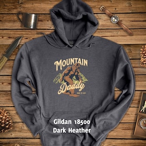 Kanadyjska bluza z kapturem Mountain Daddy, Sasquatch Daddy, Bigfoot Hoodie, Mountain Hoodie, Sasquatch Hoodie, Unisex Heavy Blend Hooded Bluza z kapturem