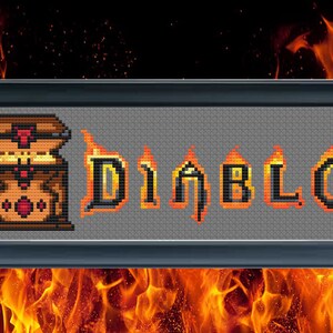 Puede incluir: Un patr&oacute;n de punto de cruz con la palabra "DIABLO" en una fuente naranja fuego con llamas alrededor de cada letra. Una imagen pixelada de un cofre del tesoro con joyas rojas est&aacute; en el lado izquierdo del dise&ntilde;o.