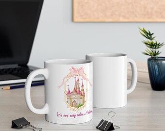 Caneca Castelo de Conto de Fadas com Laço Rosa | Não é fácil ser uma princesa