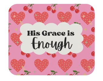 Tapete de rato "Sua Graça Basta" | Tapete de mesa cristão com corações e cerejas cor-de-rosa