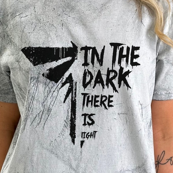 The Last Of Us Glühwürmchen T-Shirt Geschenk für Ihn Look For the Light Shirt Joel und Ellie Geschenk Top für jeden Letzten Glühwürmchen Batik T-Shirt