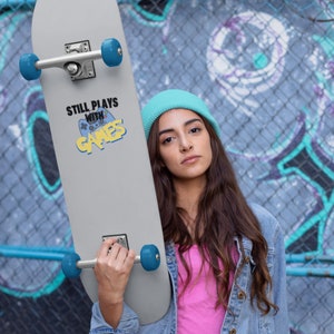 Gioca ancora con l'adesivo dei giochi, l'adesivo trasparente per computer, l'adesivo per skateboard, l'adesivo per videogiochi, l'adesivo per confezione regalo.