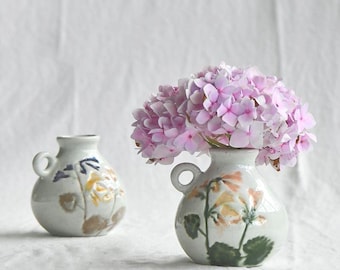 Jarrón de cerámica hecho a mano con diseño floral pintado a mano: estilo rústico, jarrón de cerámica retro, jarrón de cerámica en miniatura para mamá, jarrón de flores secas.