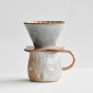 Ensemble de goutteurs à café en céramique, V60, Verser, Mug Shino-yaki, Service à café, Dripper à café, Ensemble Verser, Coffret cadeau café, Oeuvre d'art pour elle