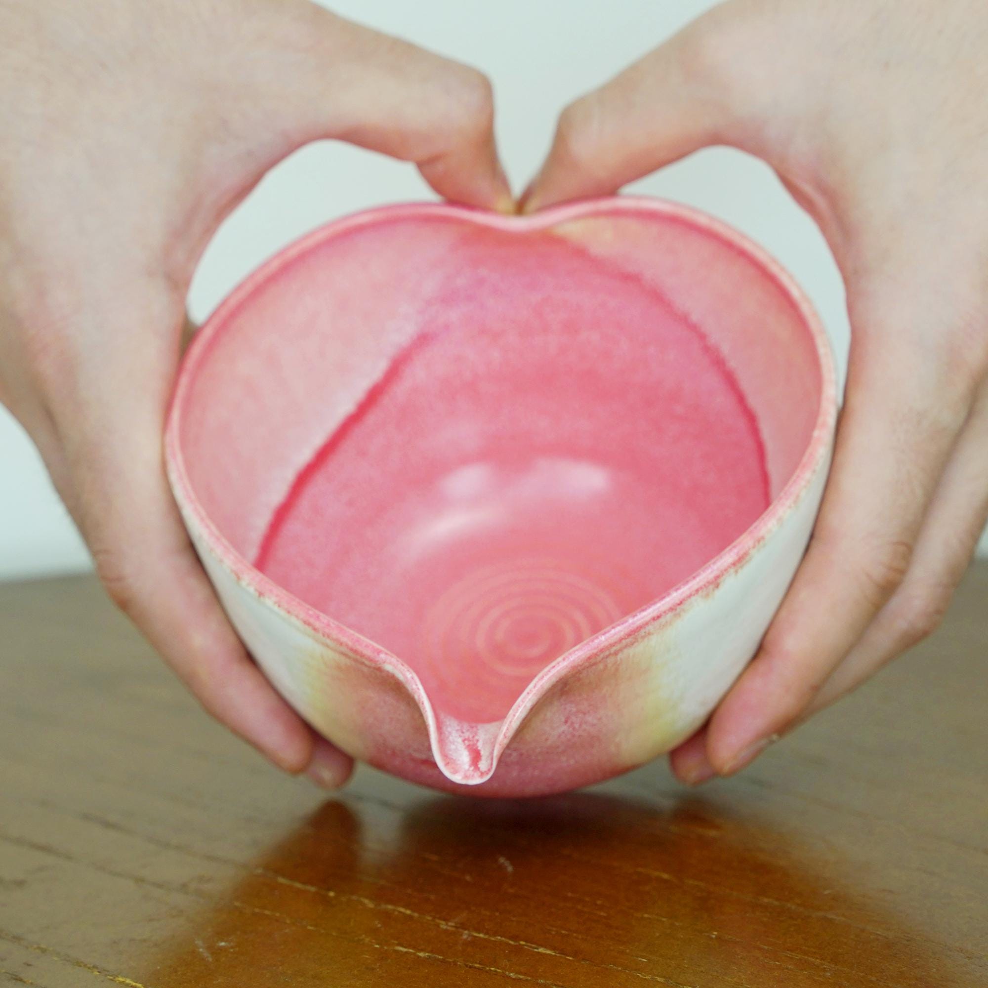 赤いハート型抹茶碗セット：手作り景徳鎮の竹製泡立て器、オレンジ色の