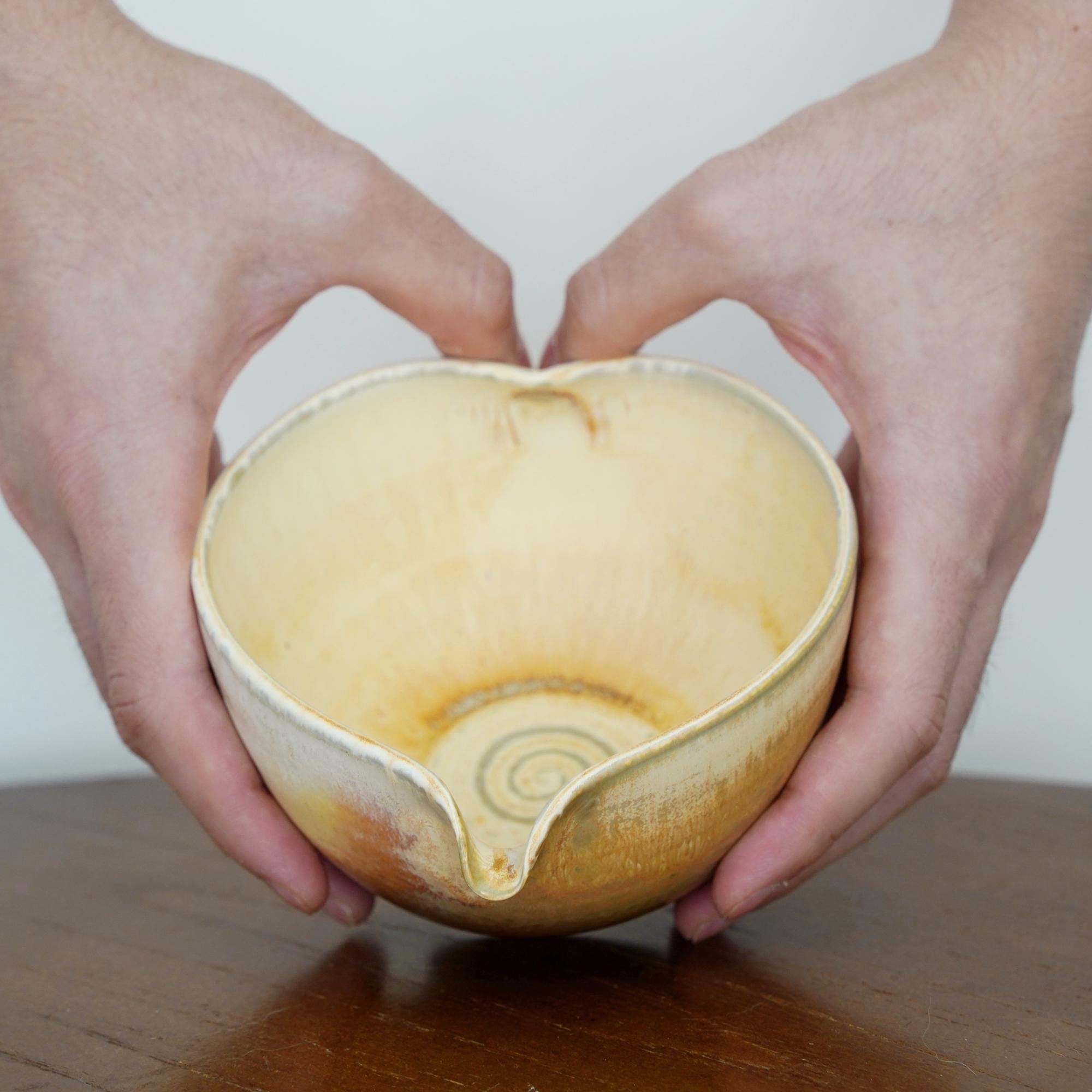 抹茶碗セット（注ぎ口付き）、ハート型抹茶碗、ブラウンラブ抹茶ティー