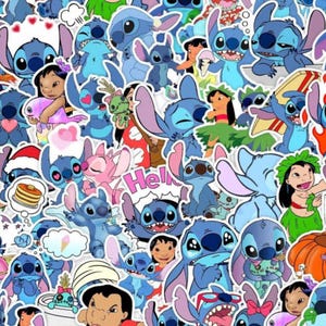K&ouml;nnte beinhalten: Eine Collage aus bunten Aufklebern mit der Figur Stitch aus dem Animationsfilm Lilo & Stitch. Die Aufkleber zeigen Stitch in verschiedenen Posen und Ausdr&uuml;cken, zusammen mit anderen Charakteren und Objekten aus dem Film.