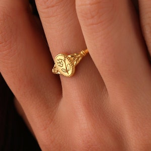 Dainty Birth Flower Signet Ring, Custom Initial Oval Ring, 14k Gold Filled Engraved Jewelry, Personalized Gift for Mom, Sterling Silver