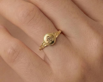 Custom Initial Signet Ring, Engraved Gold Pinky Ring for Women.