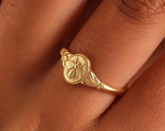 Gold Bee ring, Honey bee signet ring, Pinky ring, Bee jewelry, Sterling silver women ring, Gift for women, Statement vintage rings, AU72