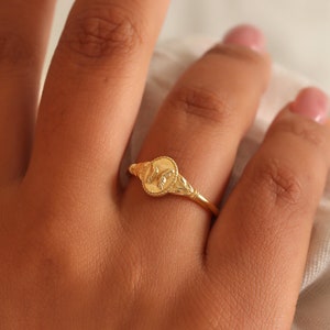 Butterfly signet ring, Pinky ring, Unisex gold filled ring, Rings for women, Statement vintage rings, Dainty ring, Butterfly jewelry, AU67 image 3