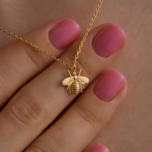 Bee Necklace - Bumble Bee Jewelry, Honey Bee Pendant, Mother&#39;s Day Gift, Jewelry for Women, Bee Charm, Animal Necklace, Bug Jewelry, AU99