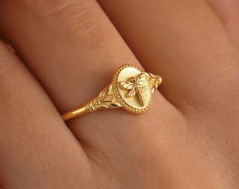 Dragonfly Ring Gold, Vintage Insect Jewelry Gift, Dainty Pinky Ring for Women
