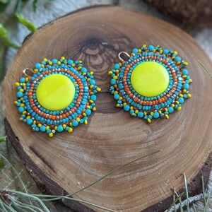 Handmade polymer clay cabochon earrings in turquoise, yellow and orange miyuki seed beads charlotte true cut beads and fire polished beads imagem 3