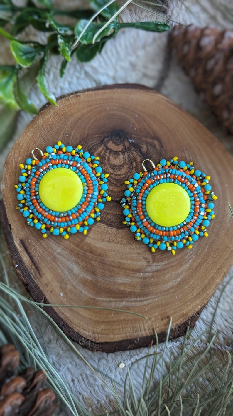 Handmade polymer clay cabochon earrings in turquoise, yellow and orange miyuki seed beads charlotte true cut beads and fire polished beads imagem 4