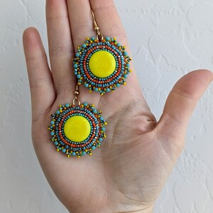 Handmade polymer clay cabochon earrings in turquoise, yellow and orange miyuki seed beads charlotte true cut beads and fire polished beads imagem 2