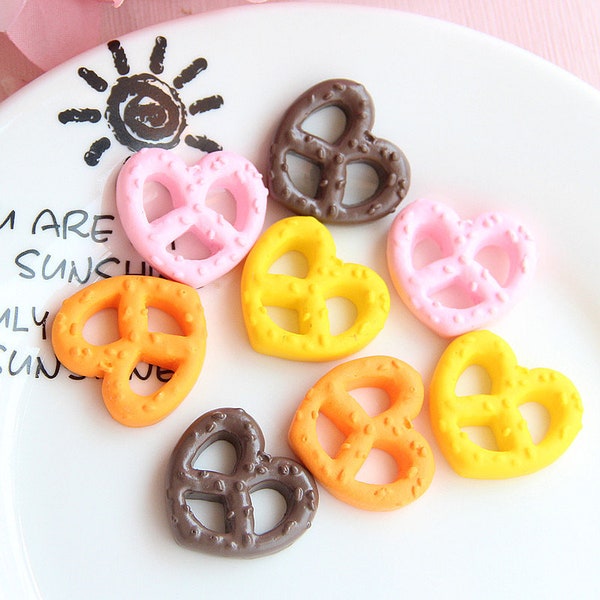 20pcs Assorted Pretzel Charms - Kawaii Pretzel Charms - Flatback Charms for DIY